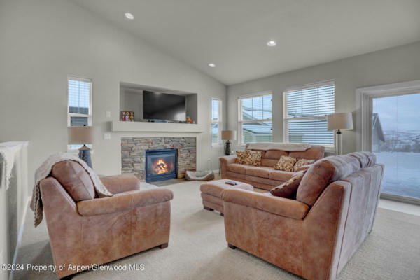 676 OVERLOOK DR, CRAIG, CO 81625, photo 5 of 75